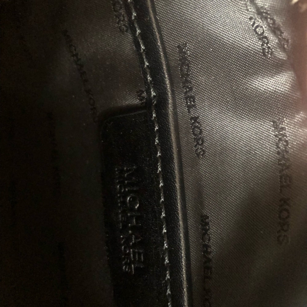 Over the shoulder small MK purse NWOT - Picture 2 of 8